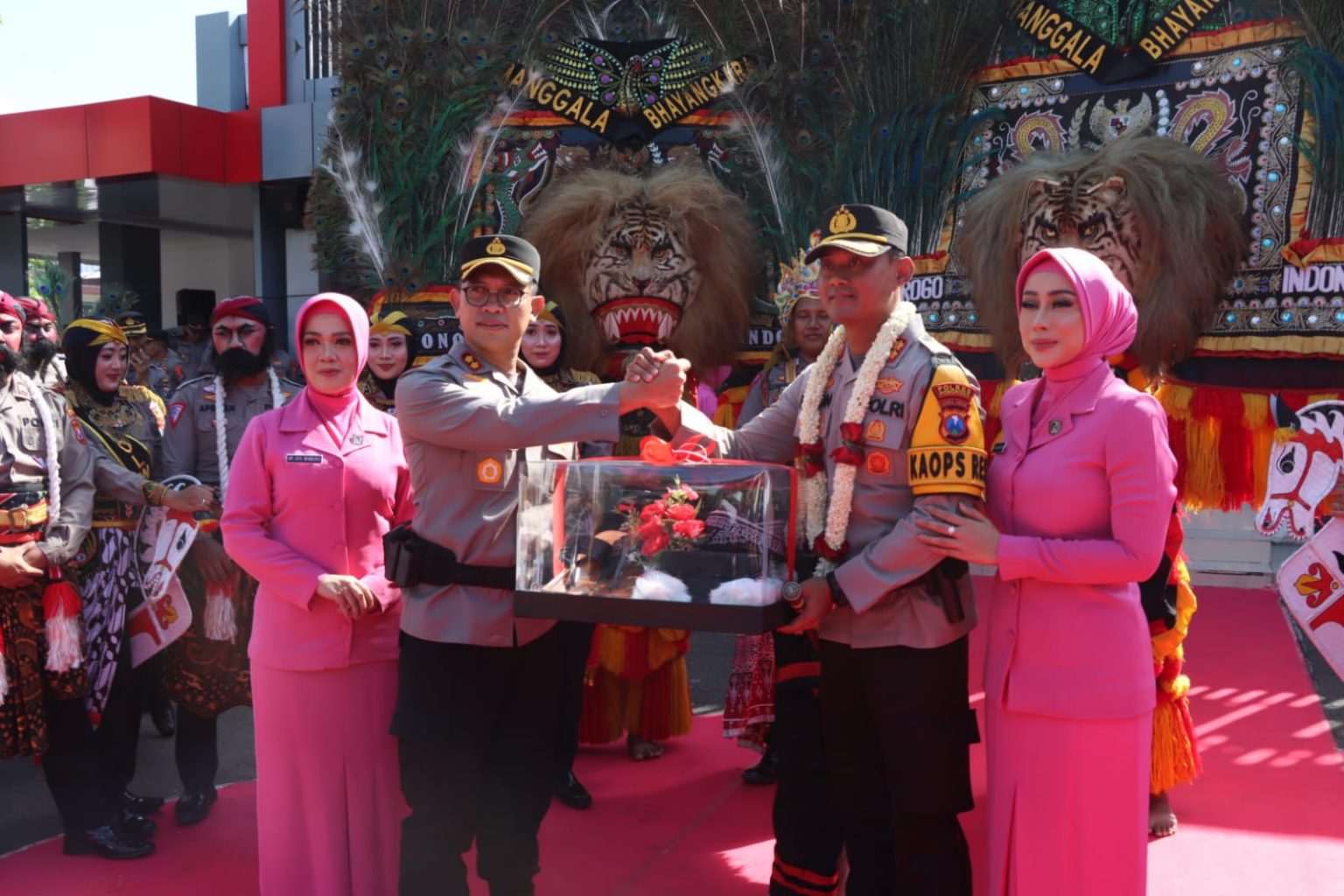 Farewell Parade Serta Tradisi Penyambutan Dan Pelepasan Kapolres